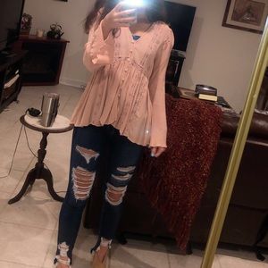 american eagle light pink shirt :)